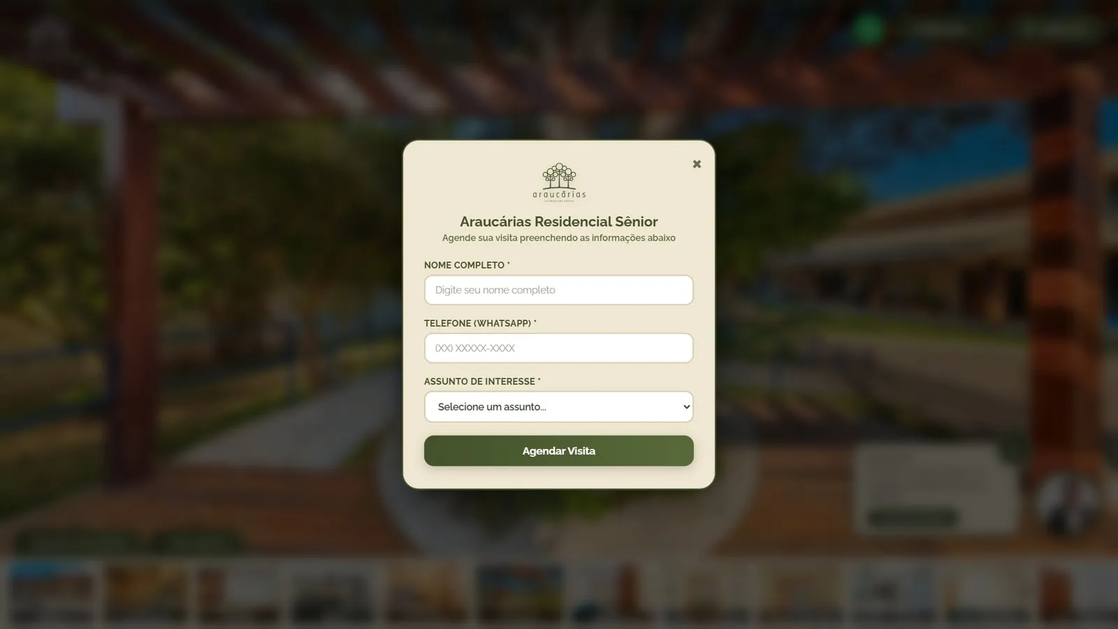 Formulário de agendamento de visita do tour com nome, telefone e assunto de interesse sobre o panorama desfocado