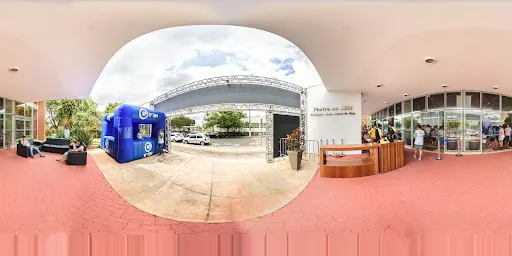 Hall de entrada do SESI Itapetininga, com balcão de recepção e acesso ao Teatro do SESI