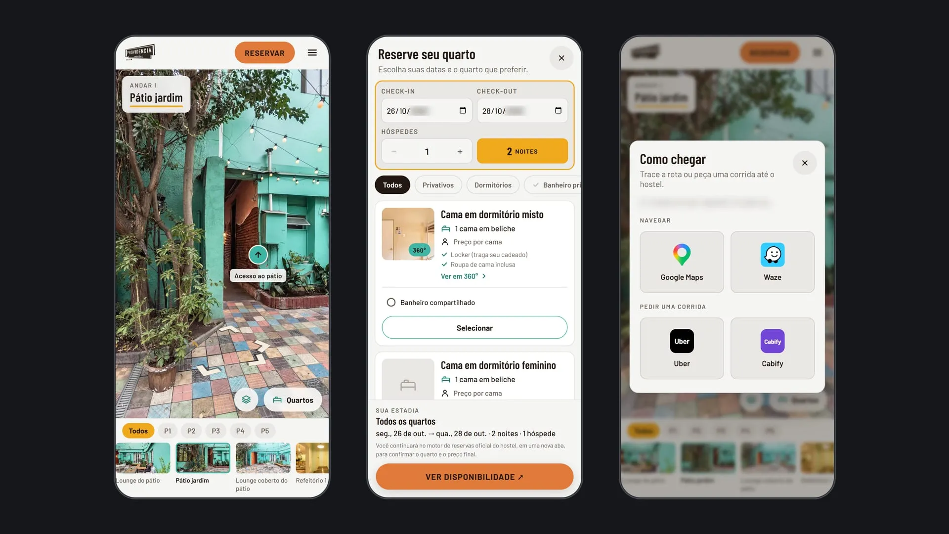 Três telas de celular com o tour do Hostal Providencia: o pátio com o cabeçalho, as setas no piso e a galeria; a janela Reservar com datas, hóspedes e filtros; e o Como chegar com Google Maps, Waze, Uber e Cabify, com o endereço desfocado