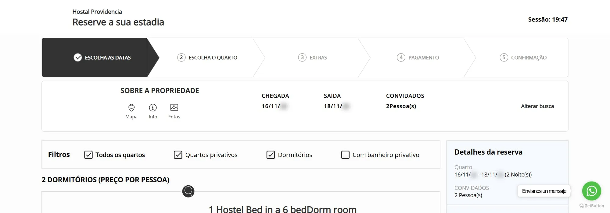 Motor de reservas oficial do Hostal Providencia aberto a partir do tour, em português, com a etapa Escolha as datas concluída, a chegada, a saída e dois hóspedes já preenchidos e os filtros de quartos
