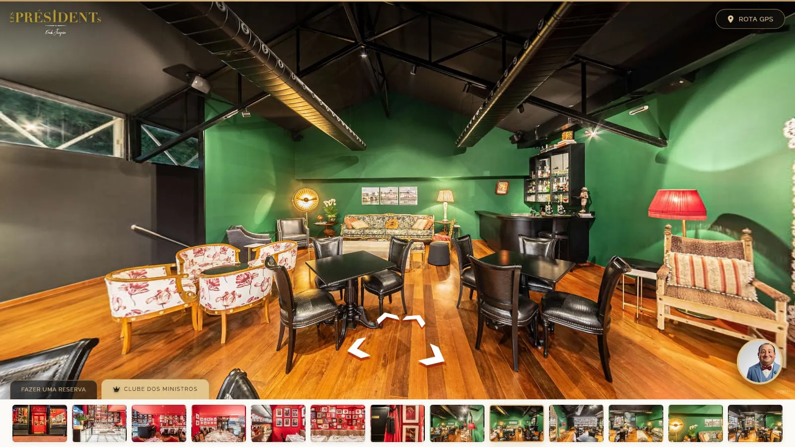 Clube dos Ministros no tour, com paredes verdes, poltronas estampadas, bar e o avatar do chef no canto da tela